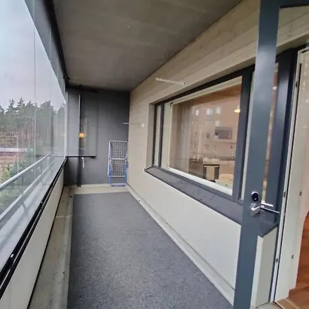 Kotimaailma - Saunallinen Kolmio Laehellae Lentokenttaeae *