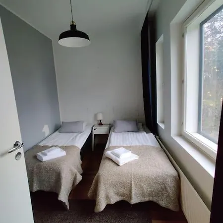 Kotimaailma - Saunallinen Kolmio Laehellae Lentokenttaeae * Vantaa