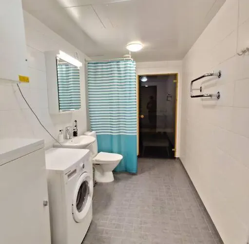 Kotimaailma - Saunallinen Kolmio Laehellae Lentokenttaeae Вантаа