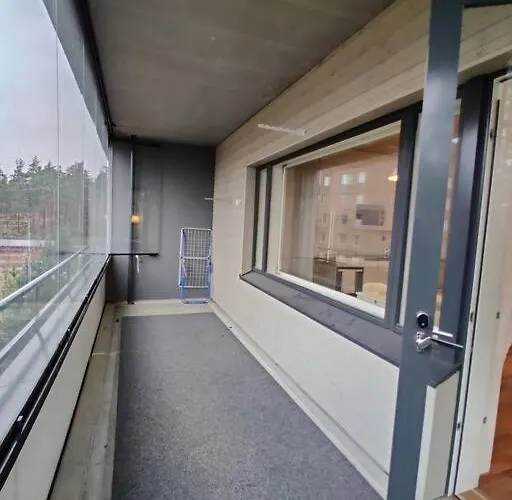 Kotimaailma - Saunallinen Kolmio Laehellae Lentokenttaeae *