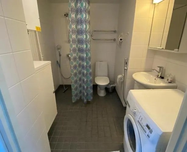 Kotimaailma - Saunallinen Kolmio Laehellae Lentokenttaeae